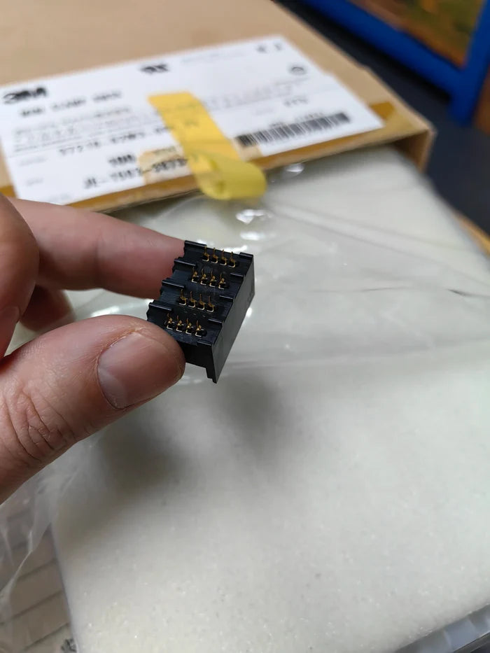 37216-62M3-004PL CONN IC Chip New in Stock Electronic Components