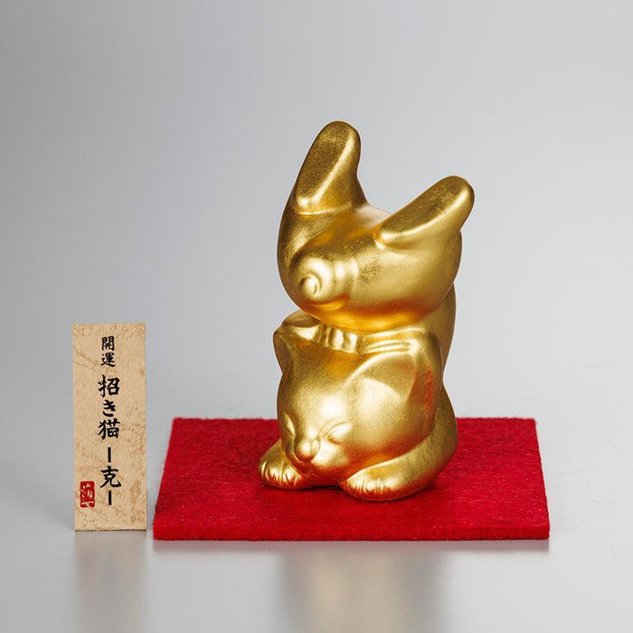 Gold maneki neko lucky cat figurine with Kanazawa gold leaf finish on red felt mat | Hakuichi, Ishikawa