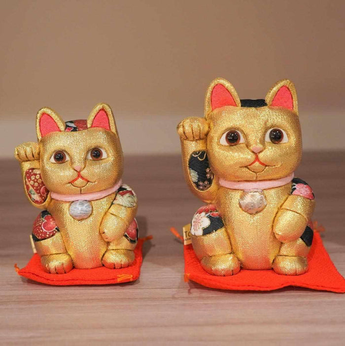 [BECKONING (LUCKY) CAT] MANEKI NEKO, FENG SHUI (GOLD) FORTUNE | EDO ART DOLLS | KAKINUMA DOLLS