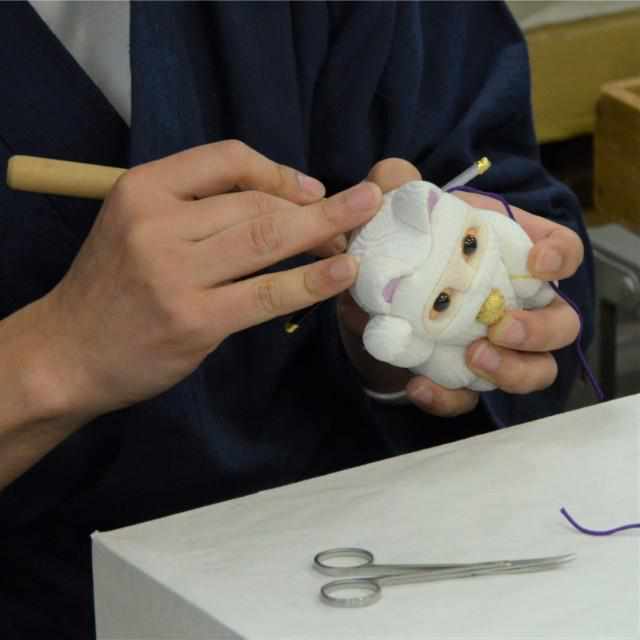 [BECKONING (LUCKY) CAT] MANEKI NEKO, FENG SHUI (GREEN) REST FATIGUE RECOVERY | EDO ART DOLLS | KAKINUMA DOLLS