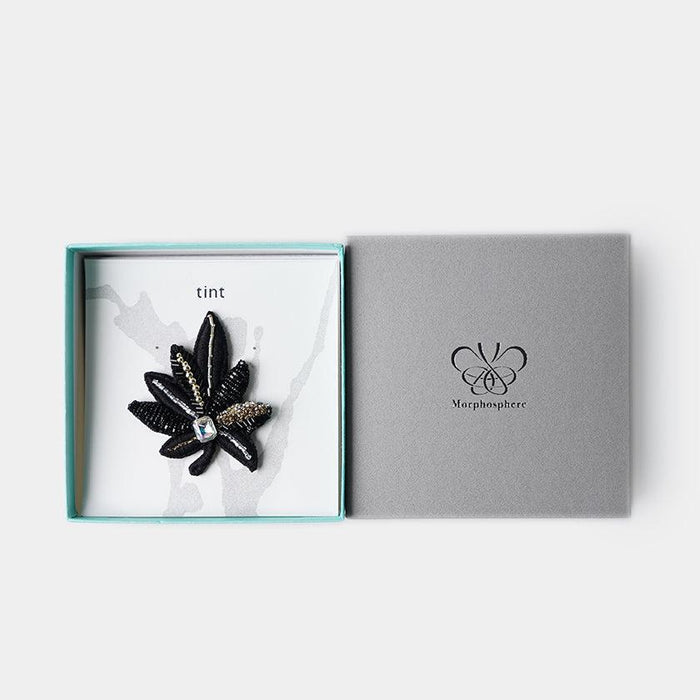 [BROOCH] TINT LEAF THREE BLACK | KYOTO YUZEN DYEING | MORPHOSPHERE