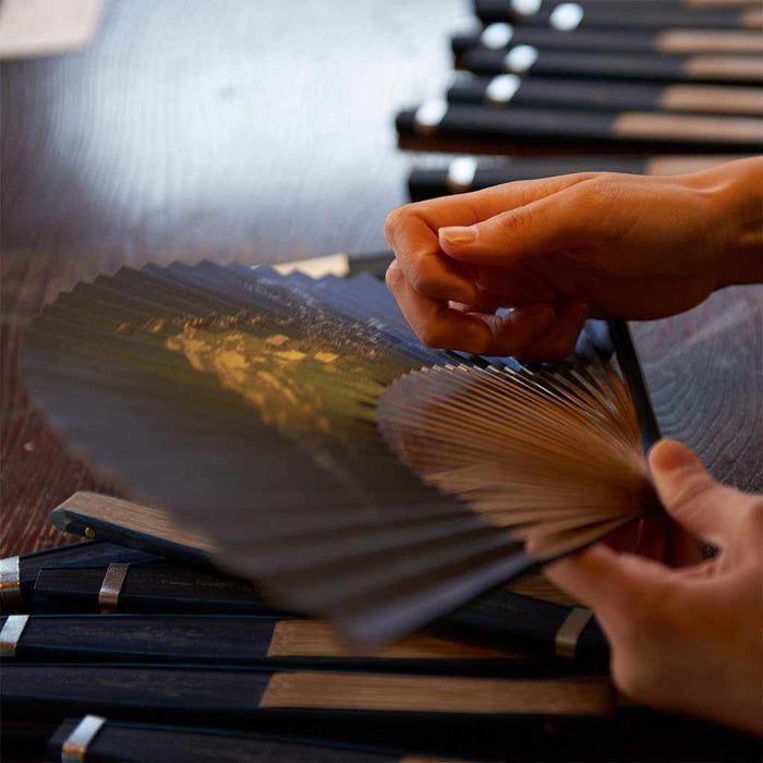 [HAND FAN] MEN'S PAPER FAN BIRD AND BEAST CARICATURE LIGHT GRAY | KYOTO FOLDING FANS | OHNISHI TSUNE SHOTEN