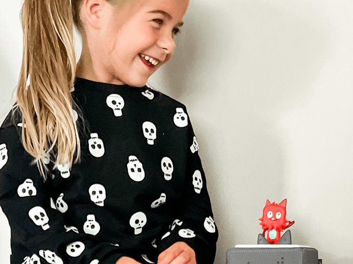Child Playing With Monster Creative-Tonie