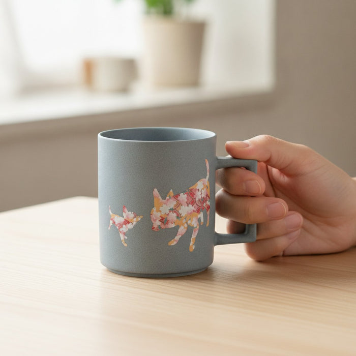 [MUG (CUP)] DOG & PUPPY CHIHUAHUA (MATTE LIGHT GRAY) | COLOR & DESIGN CHANGE | MINO WARES | MARUMO TAKAGI｜使用イメージ（演出・手持ち）※手作りのため色・風合いは一点ごとに異なります
