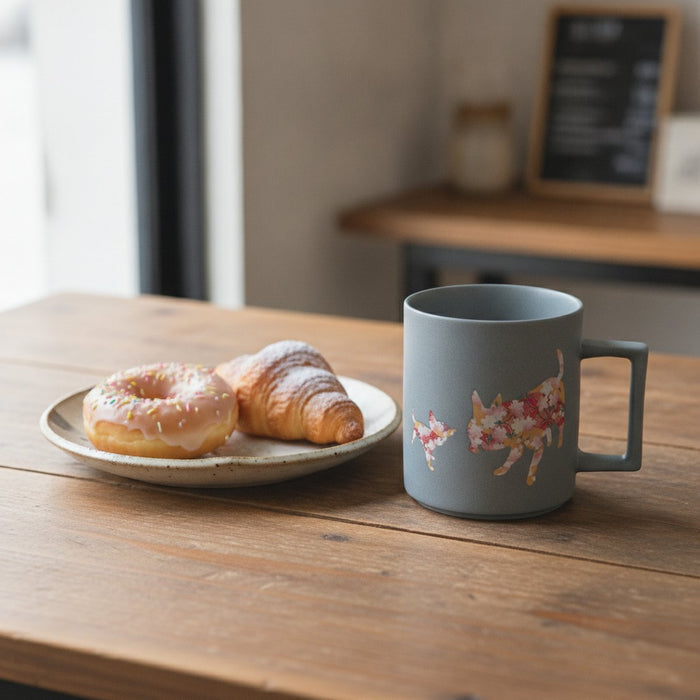 [MUG (CUP)] DOG & PUPPY CHIHUAHUA (MATTE LIGHT GRAY) | COLOR & DESIGN CHANGE | MINO WARES | MARUMO TAKAGI｜使用イメージ（演出・手持ち）※手作りのため色・風合いは一点ごとに異なります