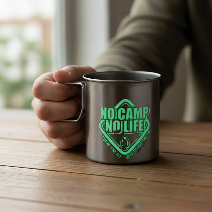 [MUG (CUP)] SHINY LOGO (NO CAMP NO LIFE) STAINLESS | MARUMO TAKAGI｜使用イメージ（演出・手持ち）※手作りのため色・風合いは一点ごとに異なります