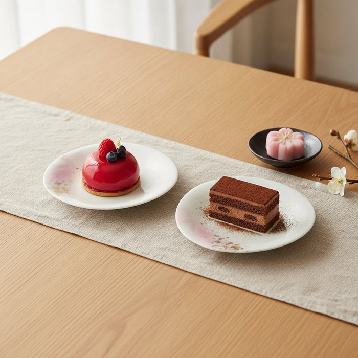 [PLATE 2-PIECE SET] WATERCOLOR -SAKURA- (S) | KANAZAWA GOLD LEAF | HAKUICHI｜使用イメージ（演出・テーブルコーディネート）※手作りのため色・風合いは一点ごとに異なります
