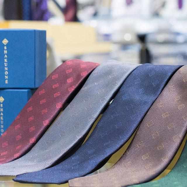 [TIE] ORIGINAL LOGO DEEP RED | JAPANESE SILK | SHAKUNONE (WITH GIFT PAPER BAG)