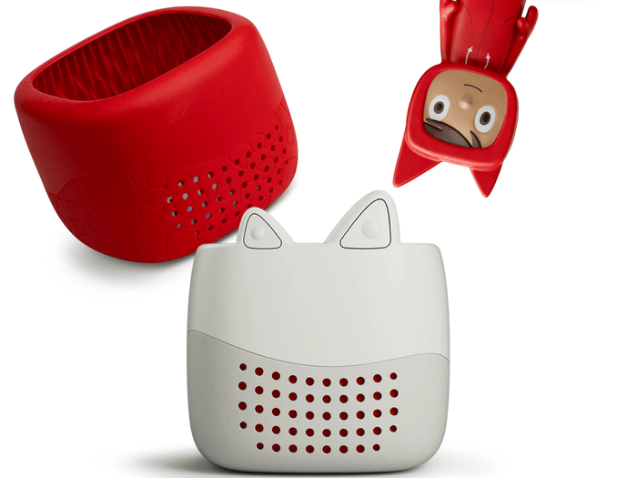 Toniebox Lite, an audio player for kids with Rubie Creative Tonie audio figurine and red cover | Illustration